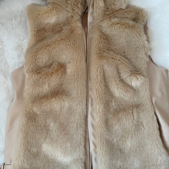 Guess Faux Fur Vest - Picture 5 of 8